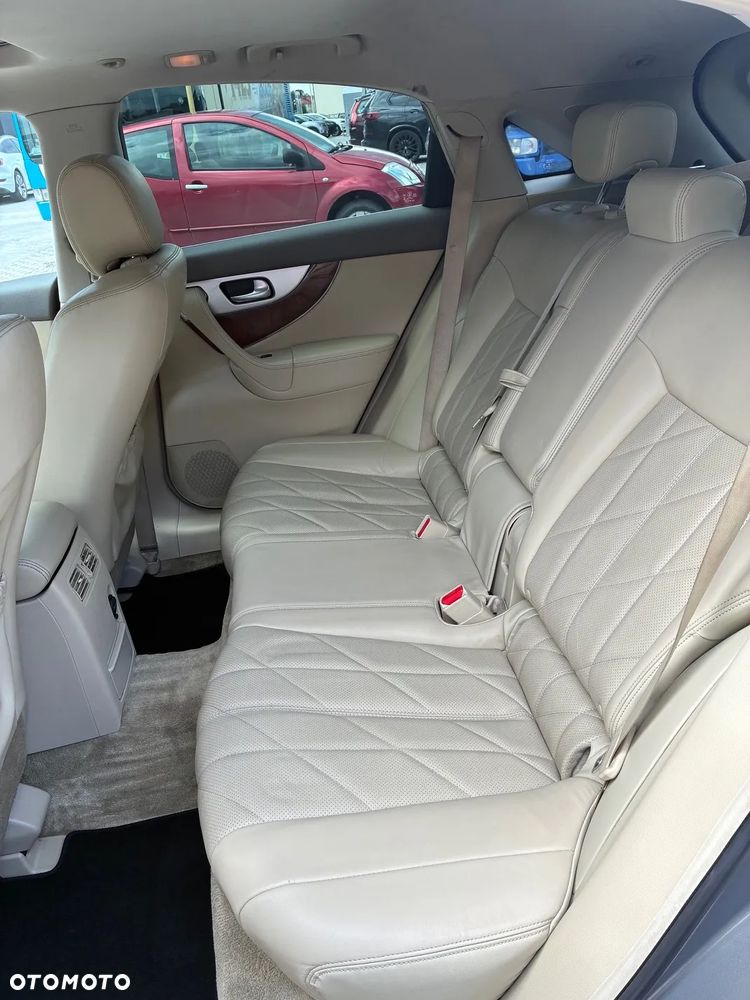 Infiniti Q70 3.0d S - 7