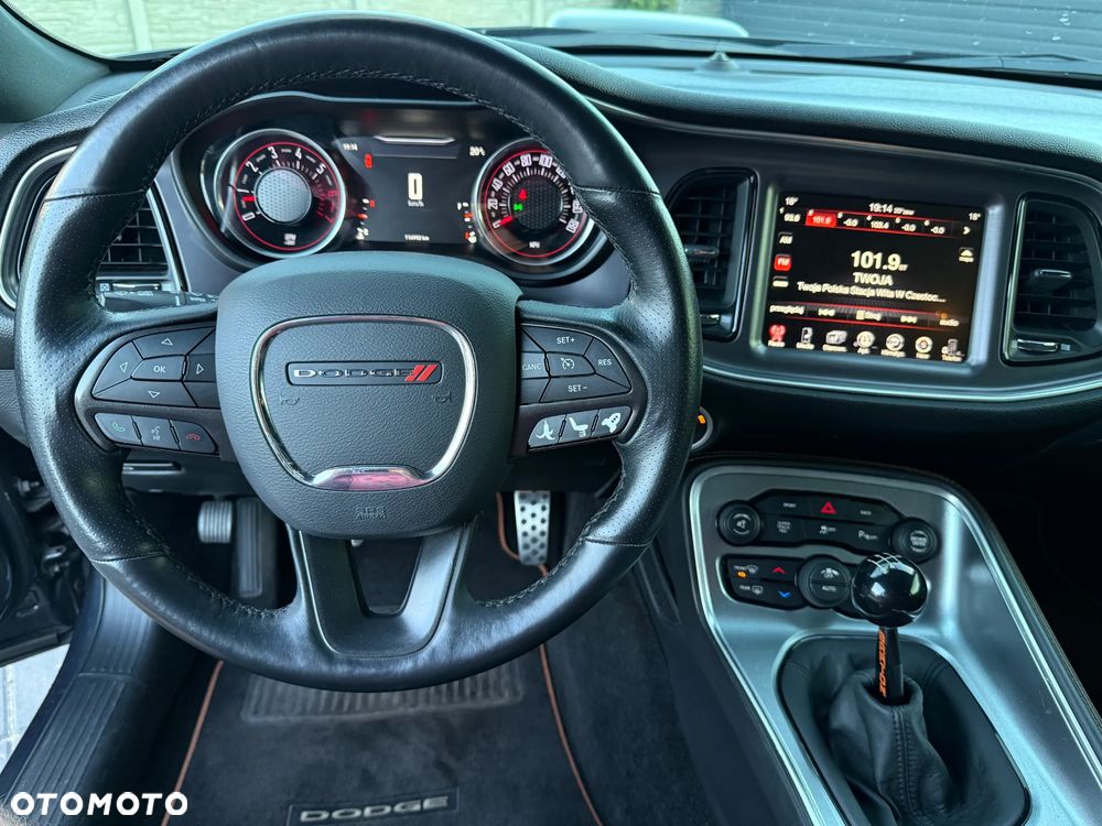 Dodge Challenger - 15