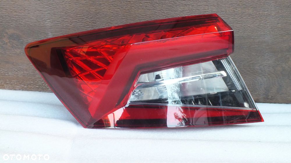Lampa tylna lewa Skoda Karoq - 1