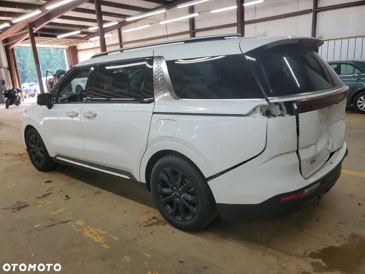 Kia Carnival - 3