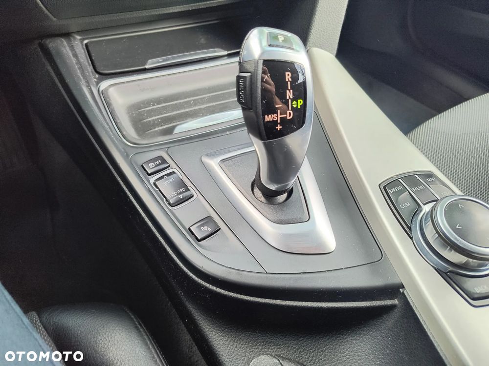 BMW Seria 3 320d xDrive - 13