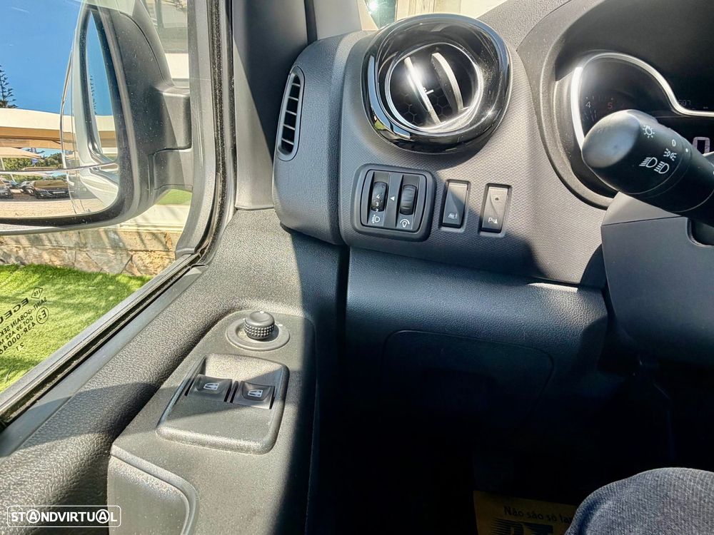 Renault Trafic 2.0 dCi L1H1 1.0T - 12
