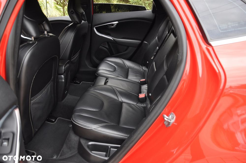 Volvo V40 D4 R-Design Summum - 24