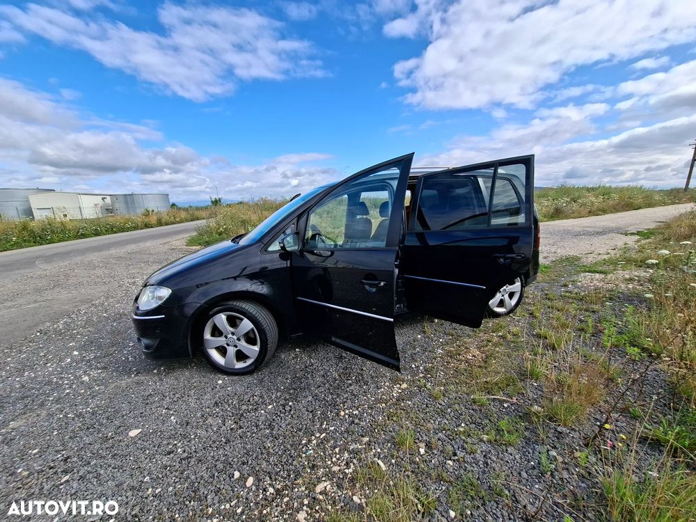 Volkswagen Touran 2.0 TDI DPF DSG Highline - 39