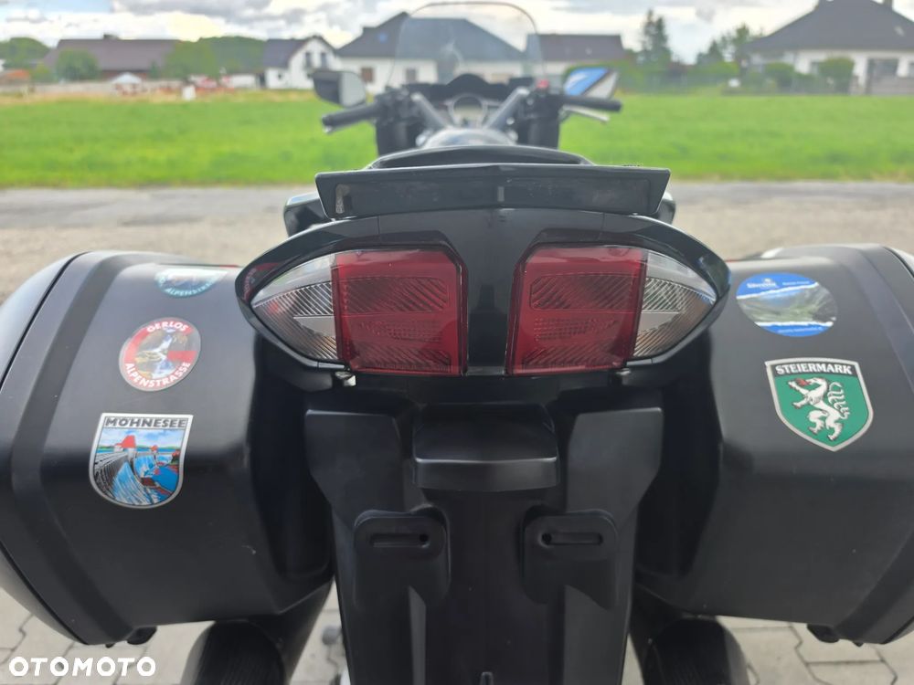 Yamaha FJR - 17