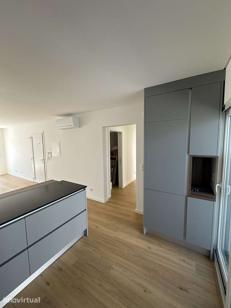 Apartamento T2 com jardim e 2 lugares de estacionamento em Almada - Grande imagem: 5/15