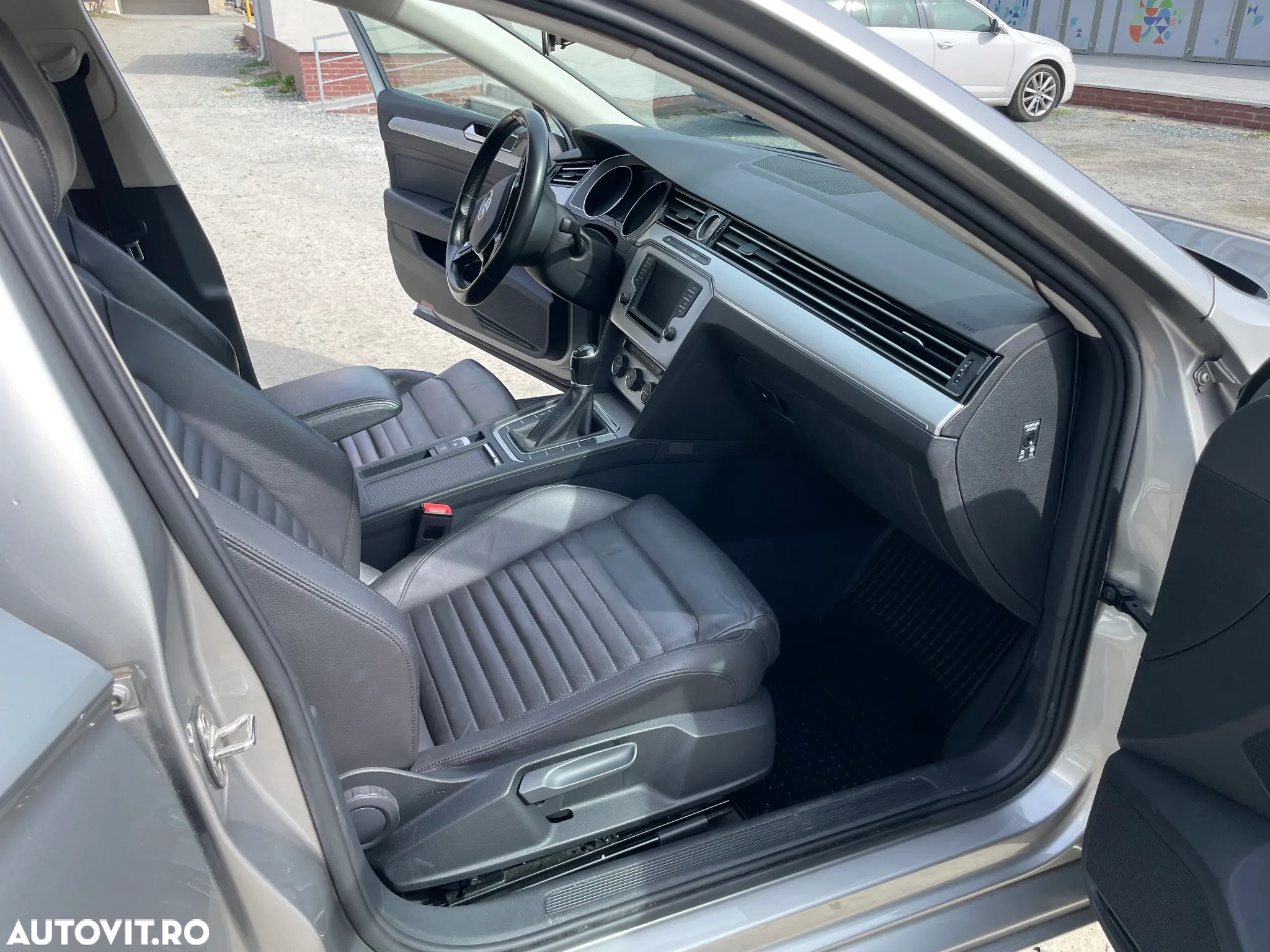 Volkswagen Passat 2.0 TDI Comfortline - 8