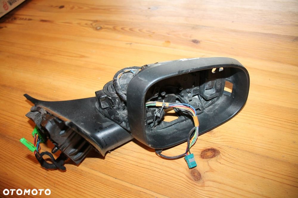 VOLVO V70 III PRAWE LUSTERKO 31298848 - 16 PIN - 3