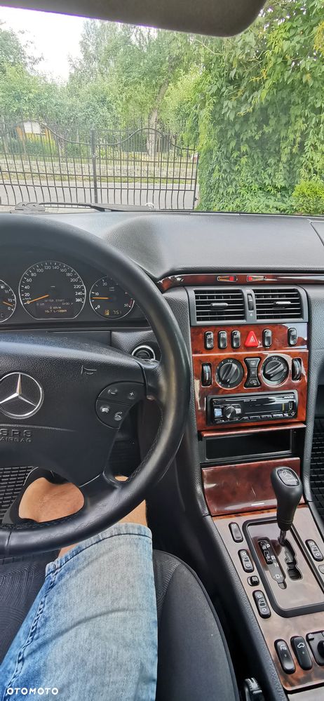 Mercedes-Benz Klasa E - 9