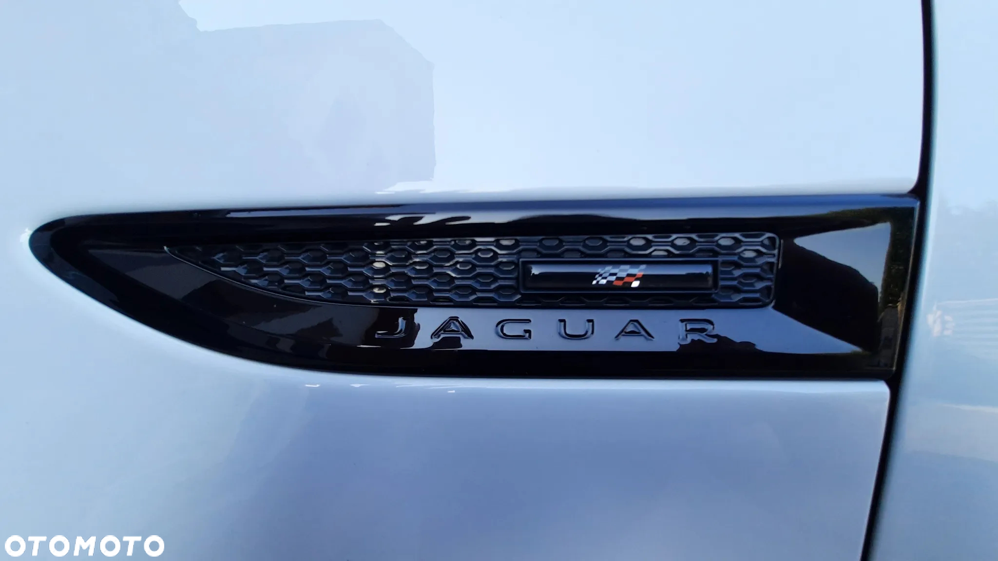 Jaguar E-Pace P250 AWD R-Dynamic - 11