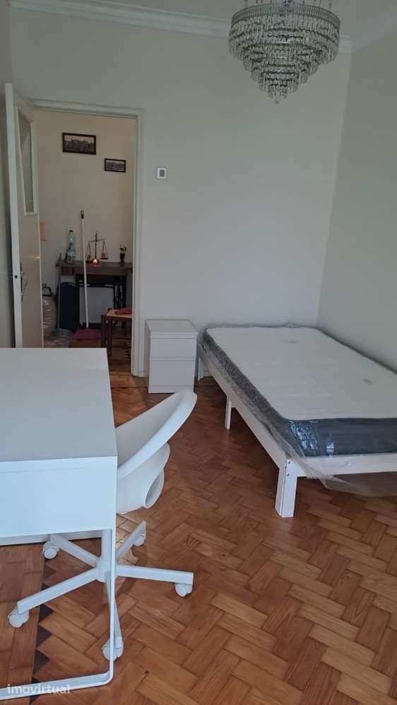 Quarto centro Carcavelos 450 euros com agua, luz e gás incluído - Grande imagem: 4/6
