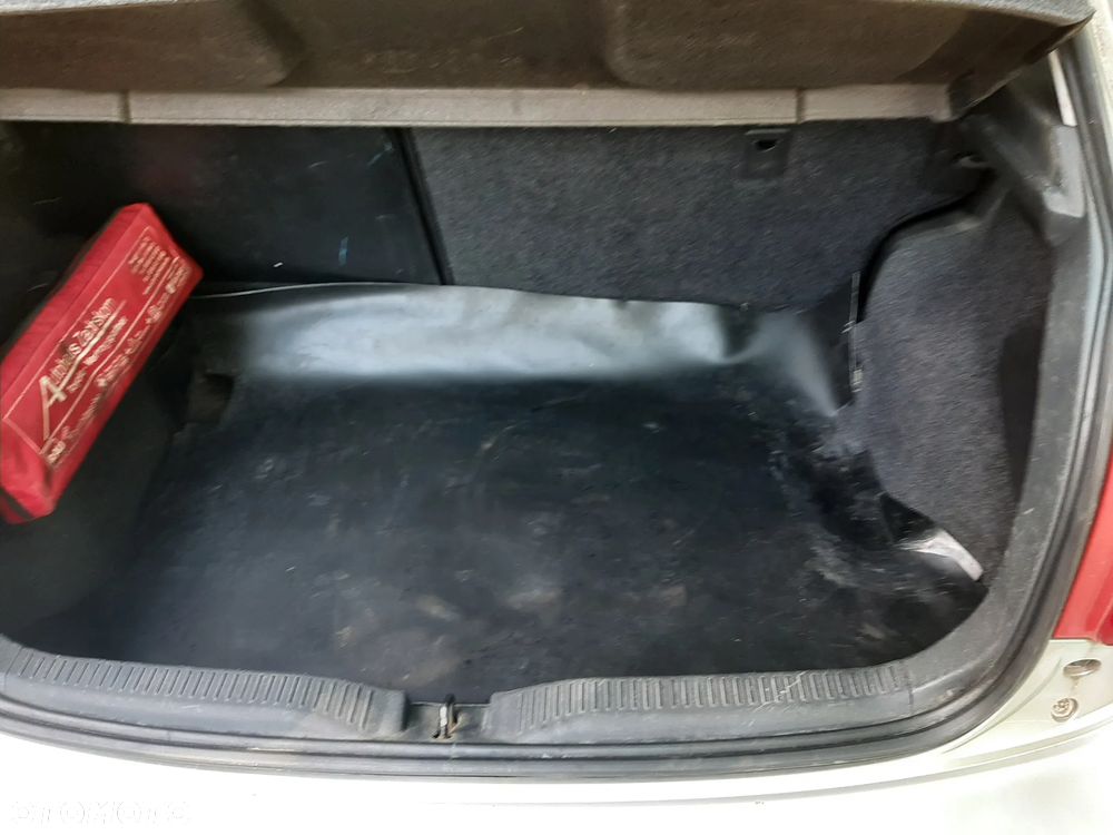 Toyota Auris 1.6 VVT-i Sol - 23