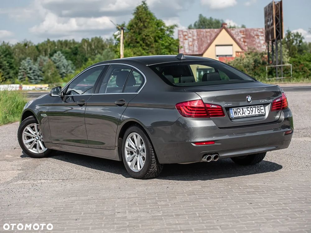 BMW Seria 5 525d xDrive - 9