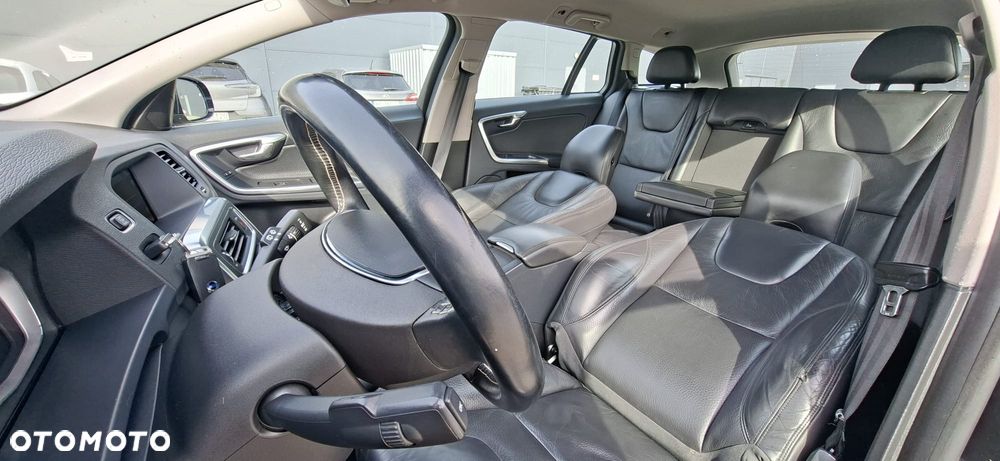 Volvo V60 D6 AWD Plug-in Hybrid Summum - 19