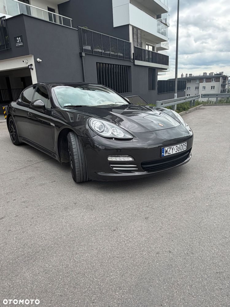 Porsche Panamera - 4