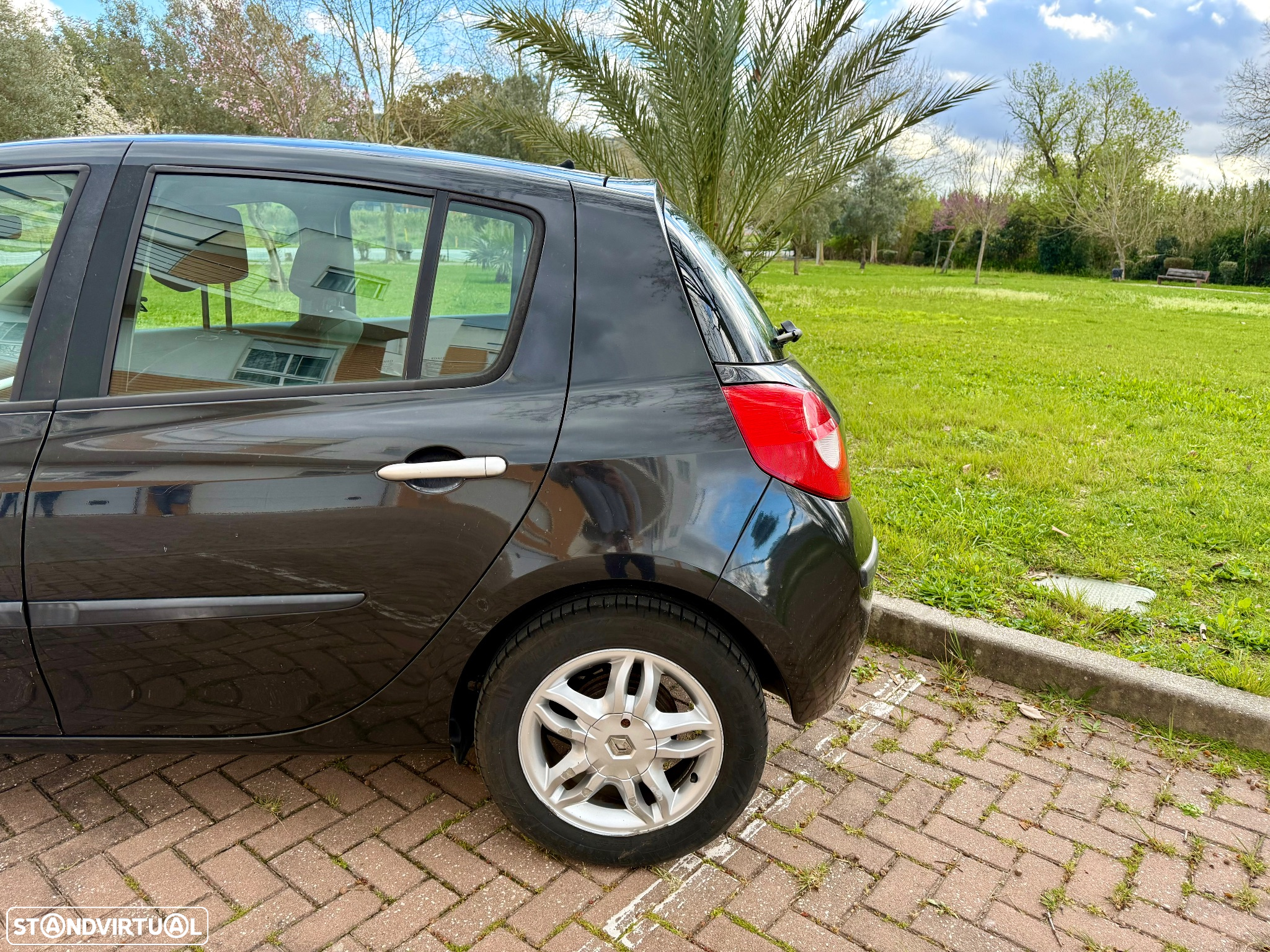 Renault Clio 1.2 Pack Authentique - 3