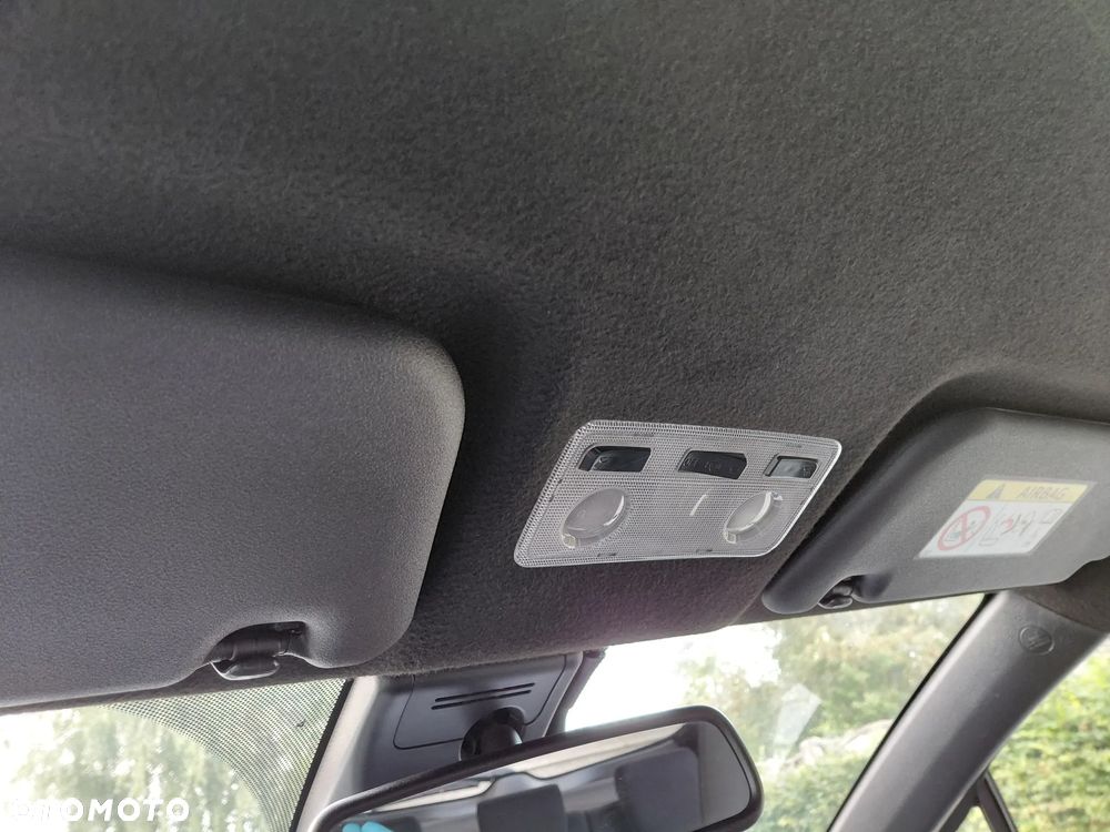 Toyota Yaris Hybrid 100 Premium - 12