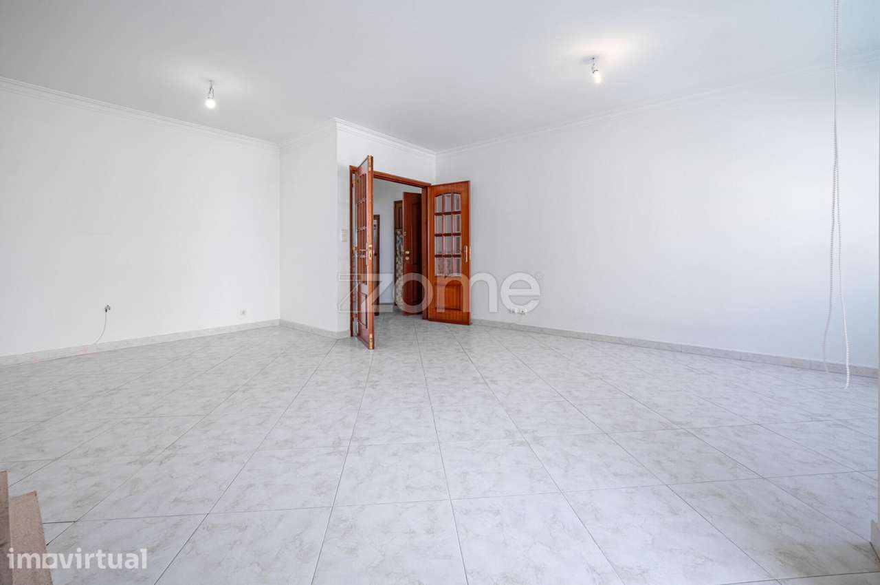 Apartamento T3 com duas Suites e Garagem no Centro de Tires - S.D.Rana - Grande imagem: 4/18