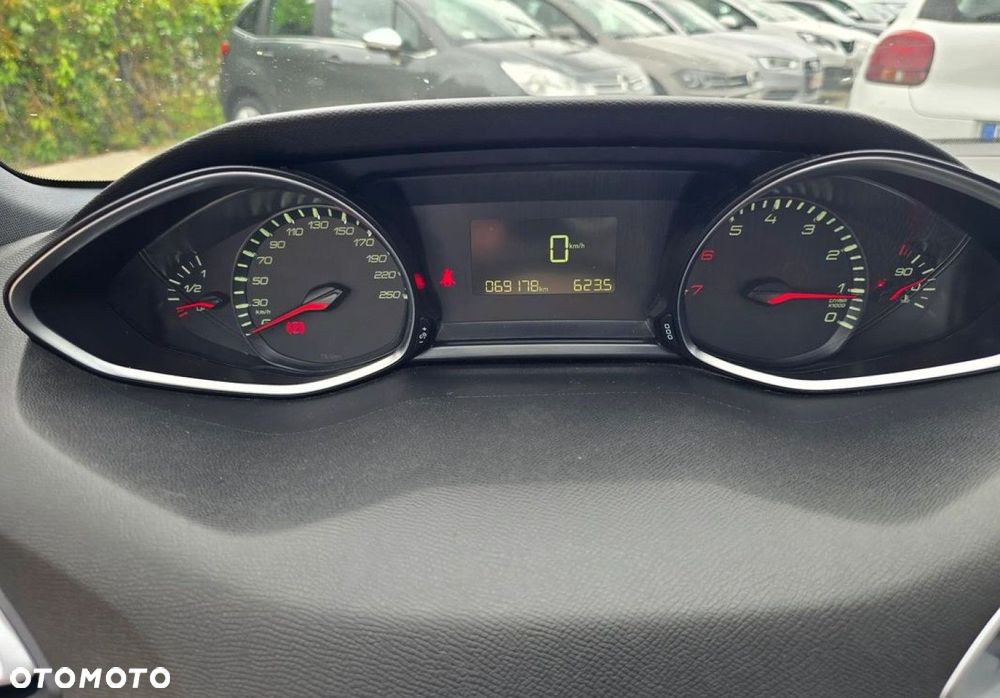 Peugeot 308 - 25