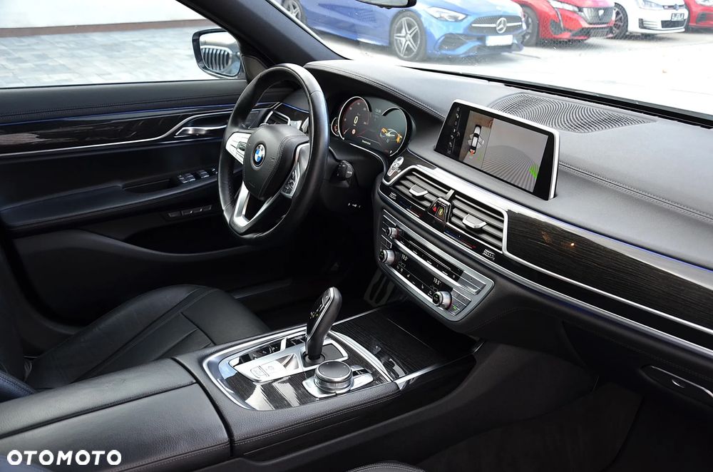 BMW Seria 7 740Li - 27