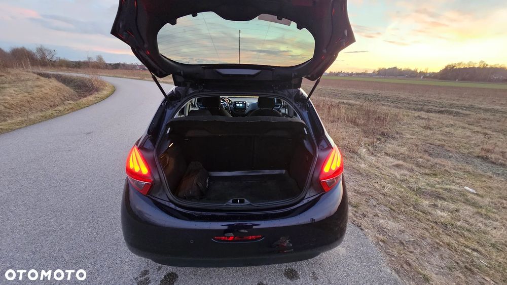 Peugeot 208 1.2 PureTech Allure S&S - 8