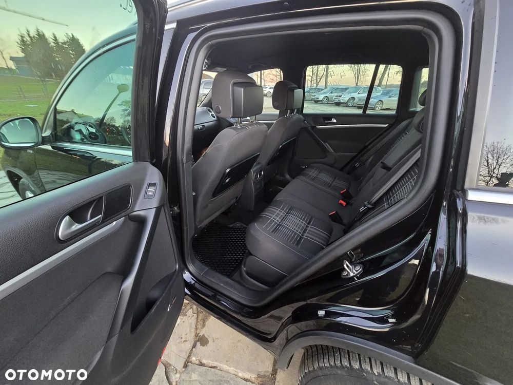 Volkswagen Tiguan 2.0 TDI SCR 4MOTION BlueMotion Technology DSG Lounge Sport & Style - 25