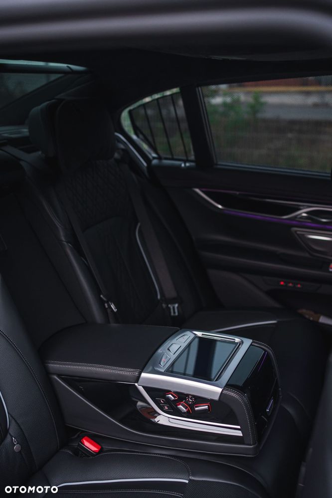 BMW Seria 7 750i xDrive - 10
