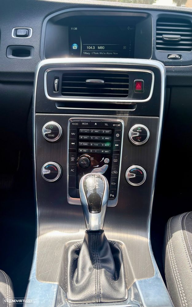 Volvo V60 2.0 D4 Momentum Geartronic - 10