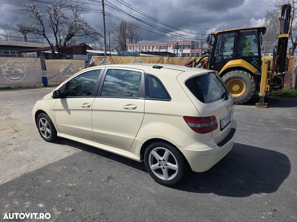 Mercedes-Benz B 180 - 6