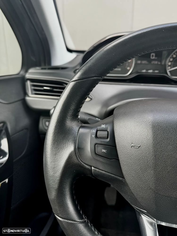 Peugeot 208 1.5 BlueHDi Signature - 6