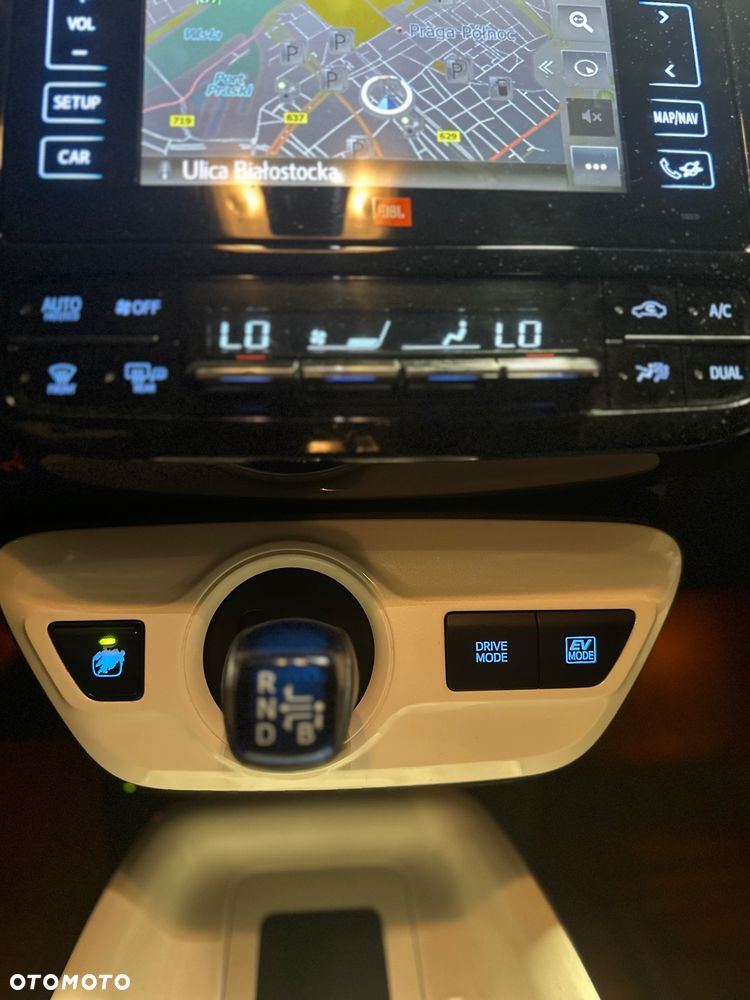 Toyota Prius Hybrid Executive - 18