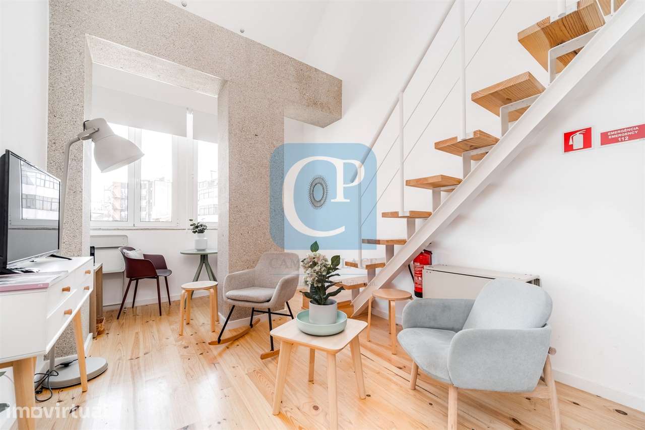 Apartamento T1+1 com Mezzanine equipado e mobilado no centro do Porto - Grande imagem: 2/13