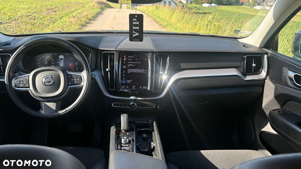 Volvo XC 60 B4 D Momentum - 11