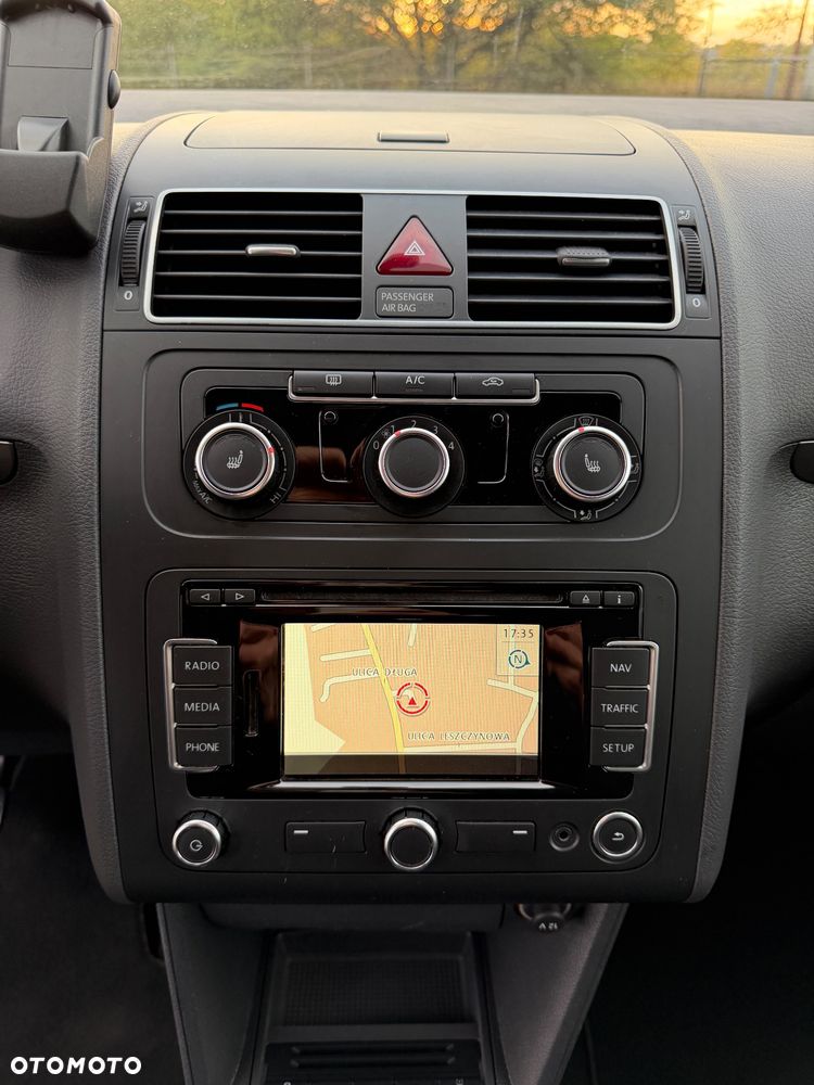 Volkswagen Touran - 28