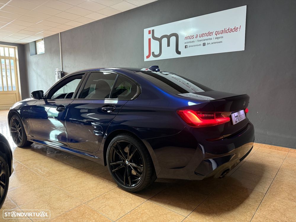BMW 330 e Pack Desportivo M Auto - 6
