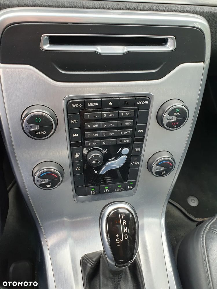 Volvo V70 D2 Momentum - 10