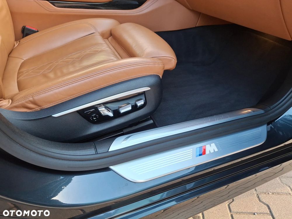 BMW Seria 7 750i xDrive - 24