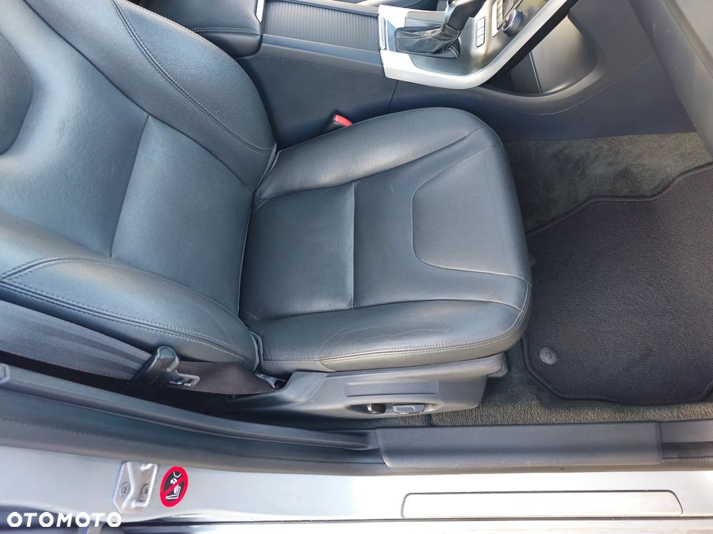 Volvo V60 D6 AWD Plug-in Hybrid Momentum - 15