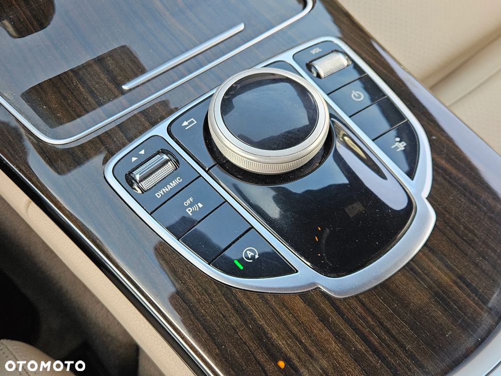 Mercedes-Benz Klasa C 300 9G-TRONIC - 25