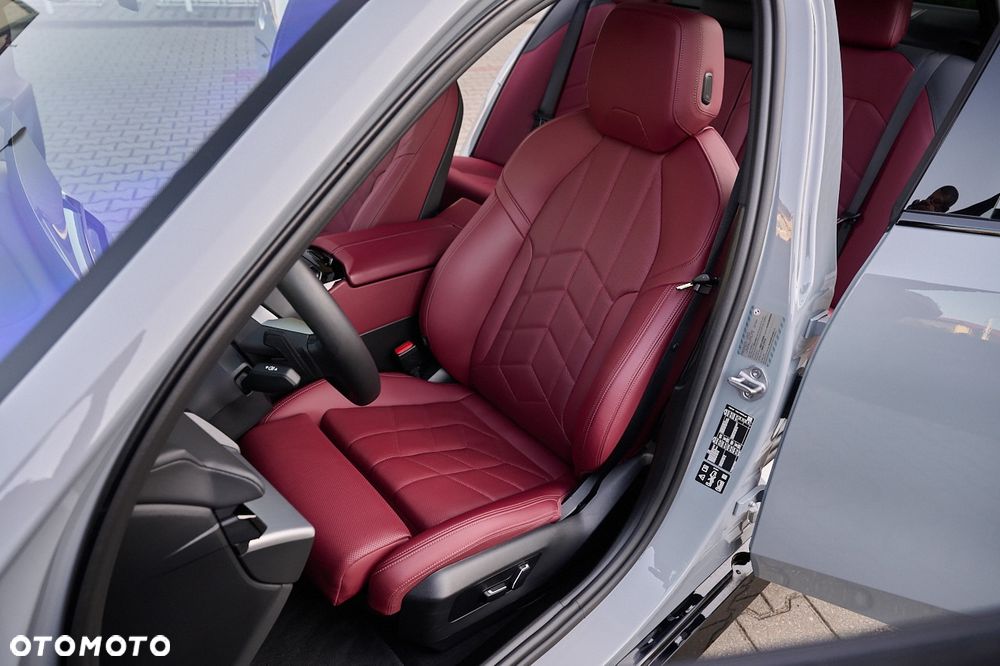 BMW Seria 5 520d xDrive - 28