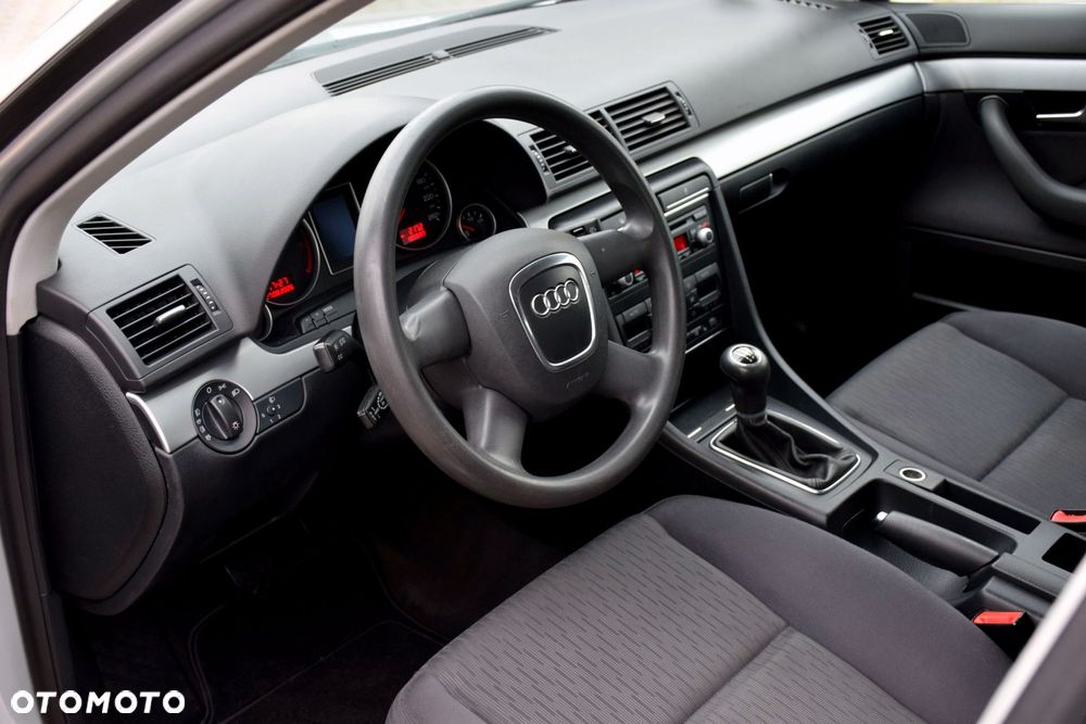 Audi A4 Limousine - 12