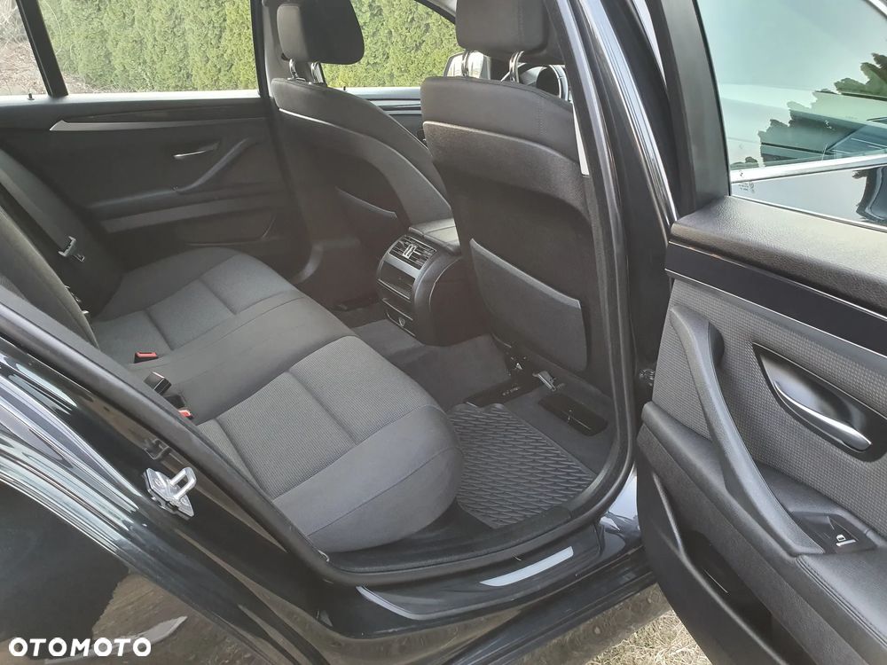 BMW Seria 5 520d Sport-Aut - 24