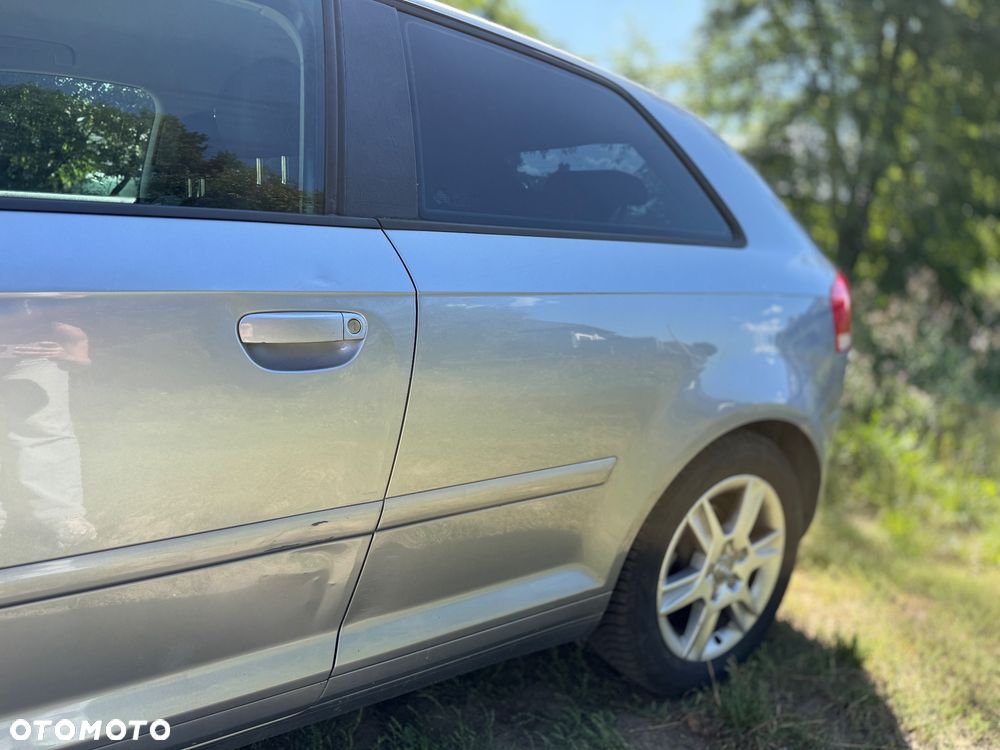 Audi A3 3-drzwiowe 1.6 FSI Ambiente - 4