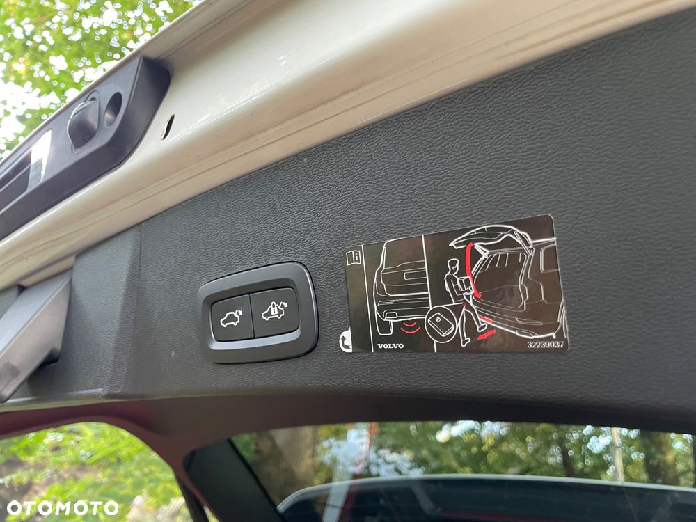 Volvo XC 40 D4 AWD Momentum Pro - 14