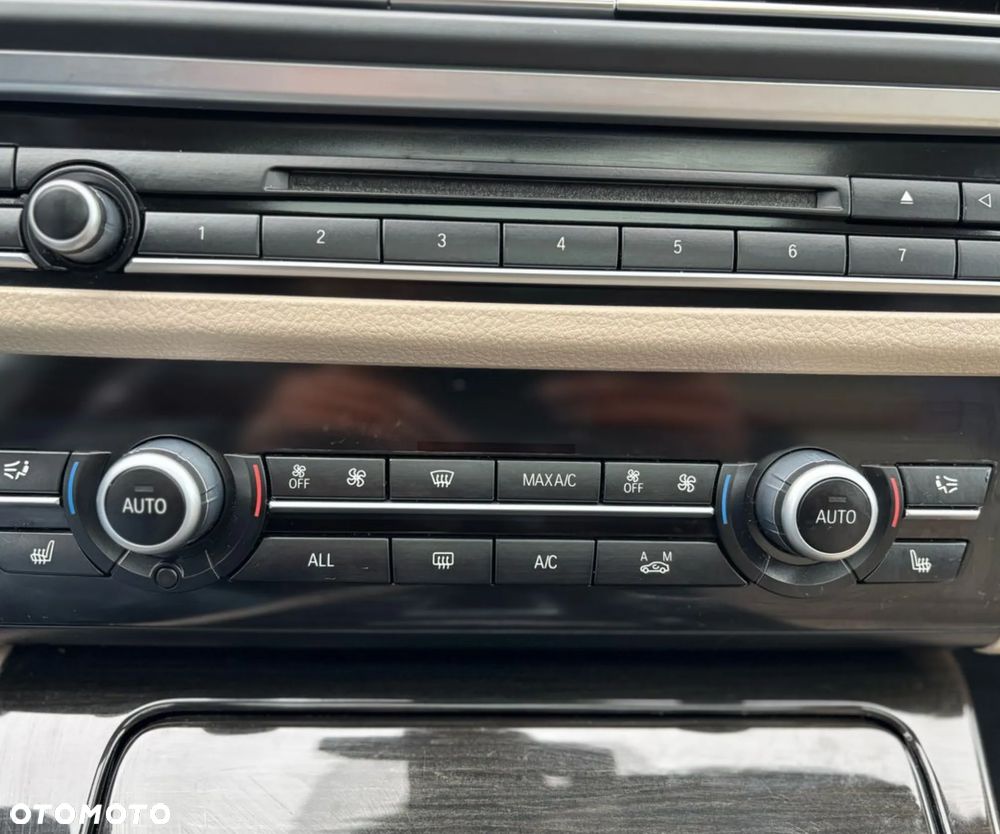 BMW Seria 5 530d xDrive - 14
