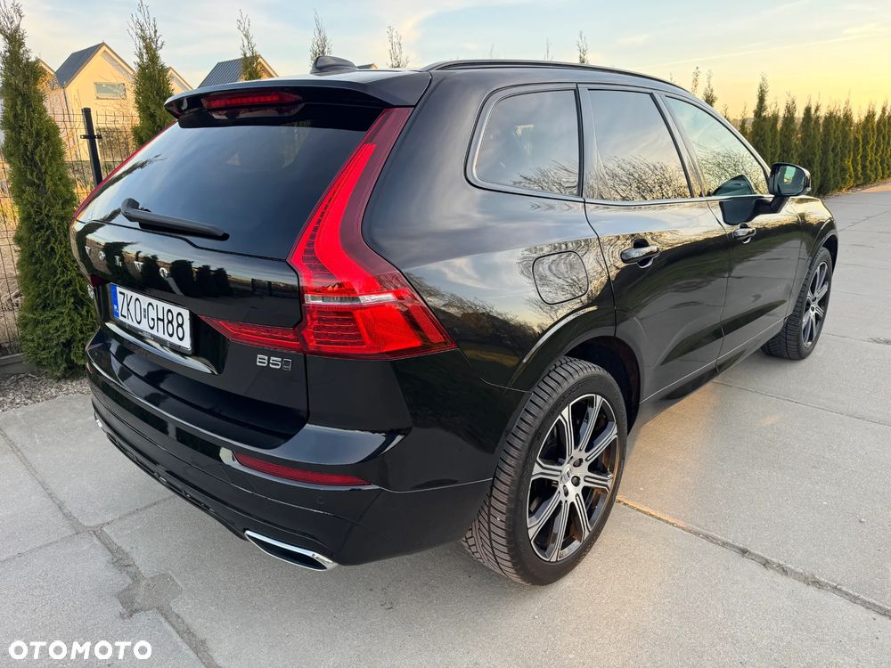 Volvo XC 60 B5 D AWD R-Design - 4