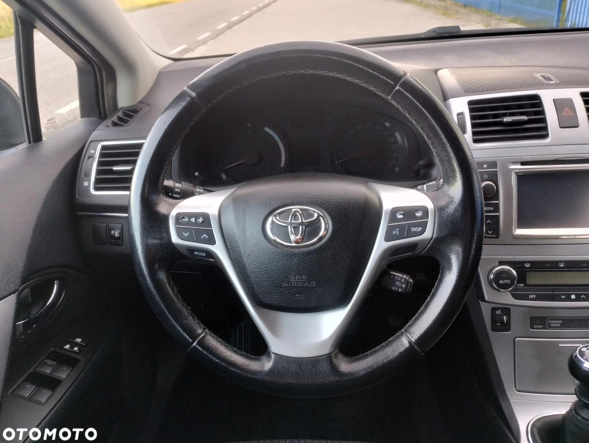 Toyota Avensis 1.8 Premium - 25