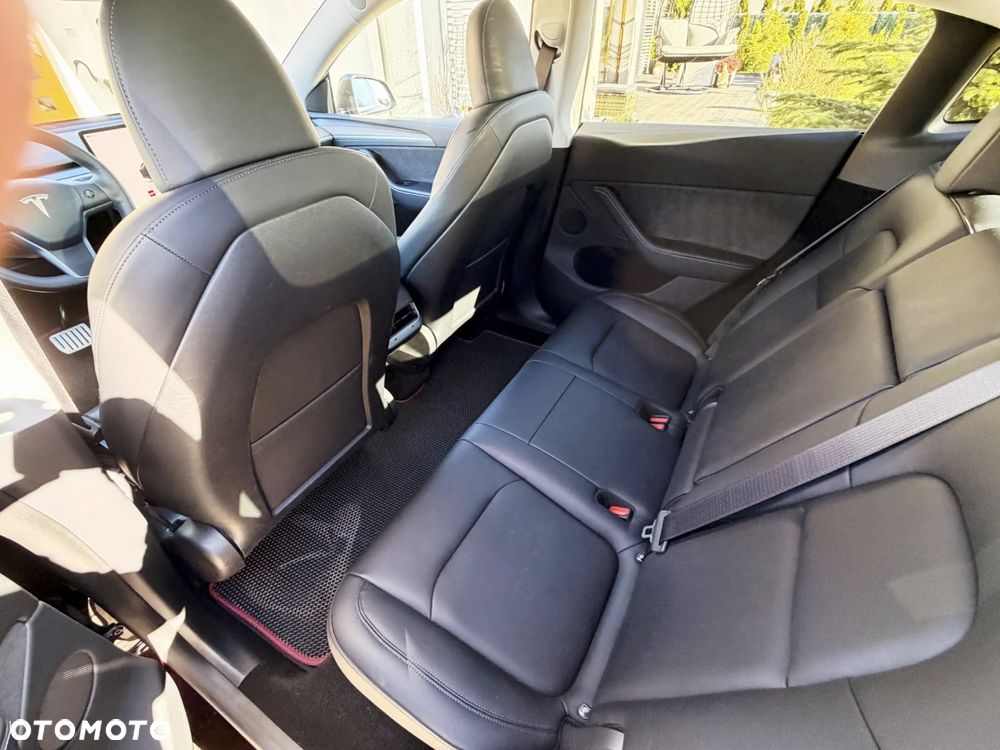 Tesla Model Y - 9