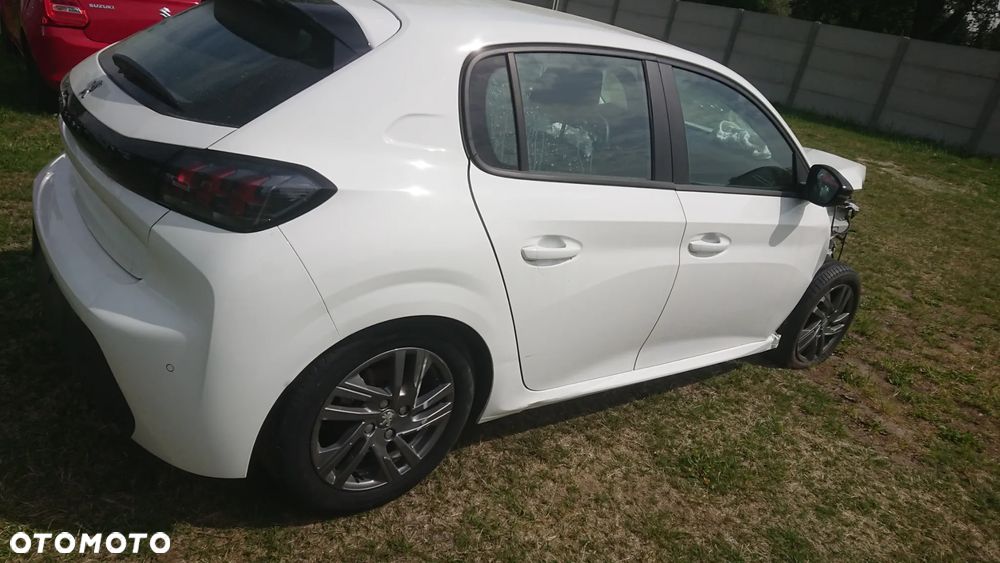 Peugeot 208 - 25