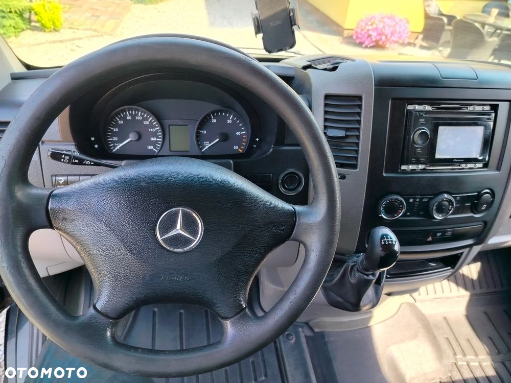 Mercedes-Benz Sprinter - 11